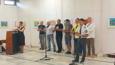 Групи "Пчелички" и група "Делфини" на посещение в изложбената зала  6