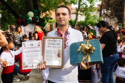 МАГИЯТА НА ФОЛКЛОРА И ДЕТСКИТЕ УСМИВКИ 1