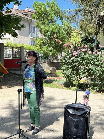 Поетесата Таня Мезева на гости в ДГ "Първи юни" 3