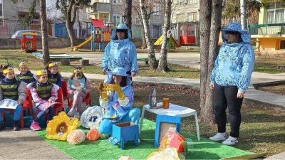 Денят на пчелата и пчеларя в ДГ "Първи юни" 8