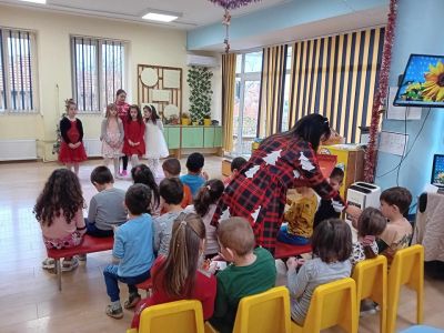 Коледен поздрав от СУ "Вичо Грънчаров" 6