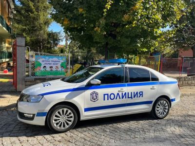 Служители на МВР на гости в ДГ "Първи юни"  1