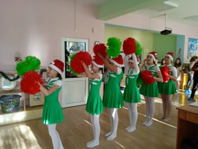 Мажуретен състав на ОУ "Иван Вазов" на гости на група "Делфини 2